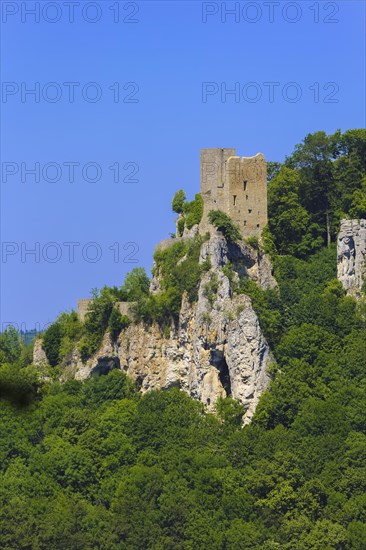 Ruin Reussenstein, ruin of a rock castle above Neidlingen, rock above the Neidlingen valley, ministerial castle of the Teck dominion, historical building, Neidlingen, Swabian Alb, Baden-Wuerttemberg, Germany, Europe