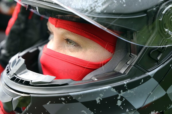 Symbolic image: Racer with helmet and balaclava