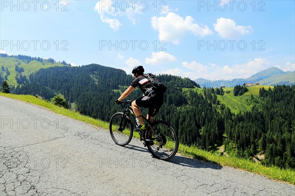 Mountain bikers in the Kitzbuehel Alps with alternating views of the Wilder Kaiser and the Kitzbueheler Horn