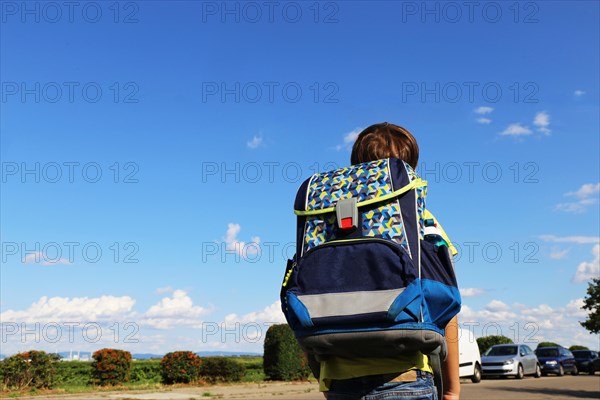 Schoolchild in road traffic, Mutterstadt, Rhineland-Palatinate