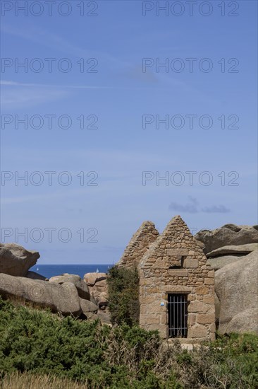 Ruin of an old (gunpowder) powder magazine, customs officers' path, customs officers' path near Ploumanach, Cote de Granit Rose, Brittany, France, Europe