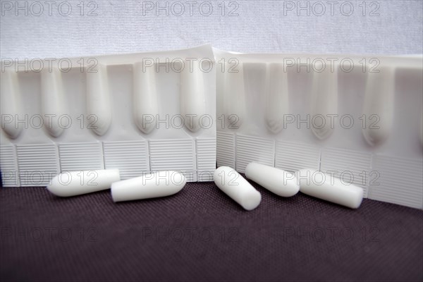 Suppositories, production, plastic, suppositories, pharmacy, moulds, The suppository mass is filled into disposable moulds to produce the suppositories