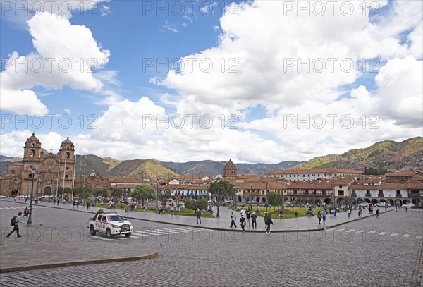 Plaza de Armas, on the left the historic Jesuit church Iglesia de la Compania de Jesus, old town, Cusco, Cusco province, Peru, South America