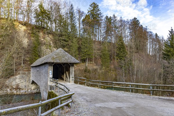 Le Pont qui Branle, covered wooden bridge Pont du Chatelet, Gruyeres, Fribourg, Switzerland, Europe