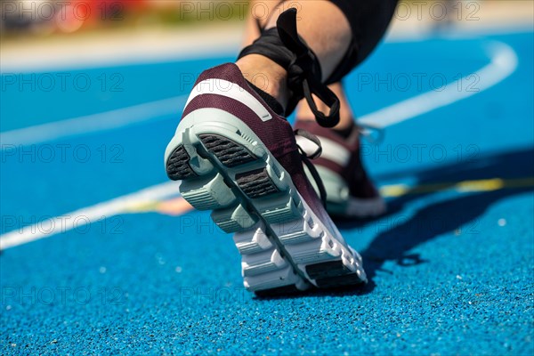 Close-up of an athlete in front of the start of a race (symbolic image)