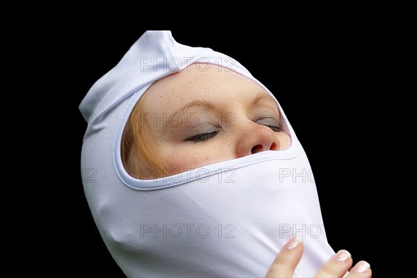 Symbolic image: Racer puts on her balaclava