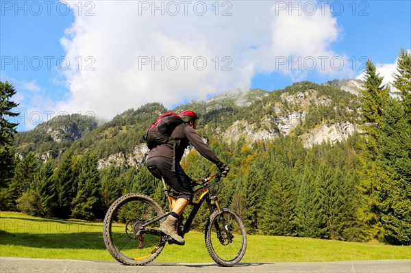 Mountain bikers near Garmisch on the way to the Enning-Alm