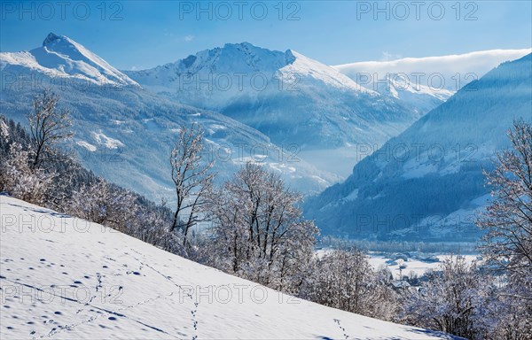 Winter panorama of the valley from the Gasteiner Hoehenweg with Graukogel 2492m in the Ankogel group, Bad Hofgastein, Gastein valley, Hohe Tauern, Salzburg province, Austria, Europe