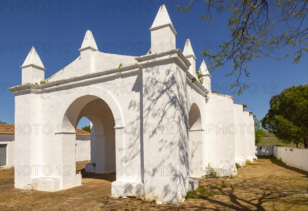Whitewashed hermitage chapel Ermida de Nossa Senhora da Represa de Vila Ruiva, Cuba, Beja district, Baixo Alentejo, Portugal, southern Europe, Europe