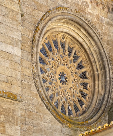 Historic Roman Catholic cathedral church of Evora, Se de Evora, in the city centre, Basilica Cathedral of Our Lady of Assumption, the largest medieval cathedral in Portugal exterior of building dating from the 16th Century. Round Gothic style window with fine carved stone tracery