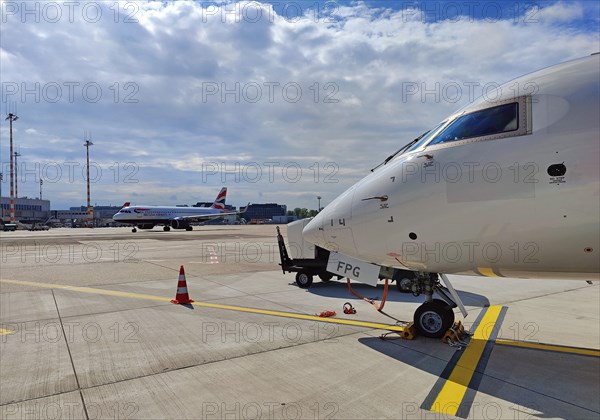 Small aeroplane on the tarmac, airport, Duesseldorf, North Rhine-Westphalia, Germany, Europe