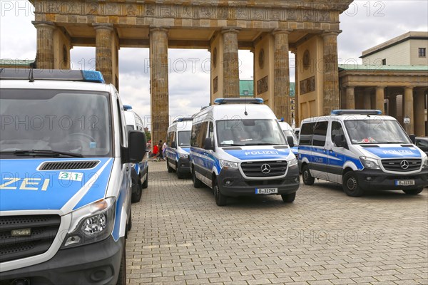 Berlin: The planned lateral thinkers' demonstration for peace and freedom against the corona measures of the federal government was banned. A large area of the Brandenburg Gate was cordoned off