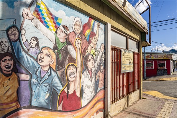 Colourful street art with a revolutionary motif, city of Ushuaia, Tierra del Fuego Island, Patagonia, Argentina, South America