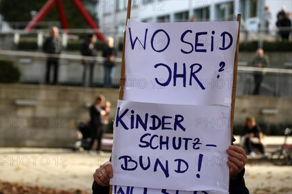 Corona protests in Mannheim: Several hundred opponents of the current corona measures gather at a rally organised at short notice