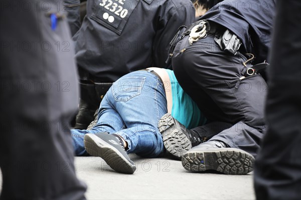 Berlin: The planned lateral thinker demo for peace and freedom against the corona measures of the federal government was banned. Several arrests were made