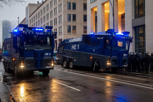 Demonstration in Frankfurt against the corona measures: The demonstration was broken up after a few minutes due to a lack of safety distances between the participants. Water cannons were brought into position