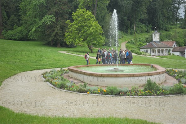 Park, fountain with fountain and guardhouse, group of people, princely camp, Auerbach, Bensheim, Hesse, Bergstrasse, Odenwald, Germany, Europe