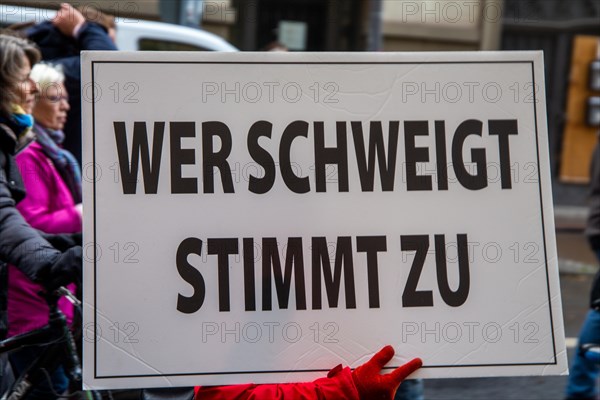 Demonstration in Frankfurt am Main under the motto Come along for economic security and peace