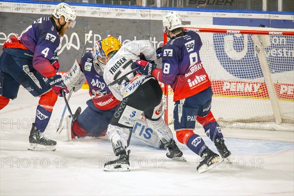 Game scene Adler Mannheim against Fischtown Pinguins Bremerhaven (PENNY DEL, German Ice Hockey League)