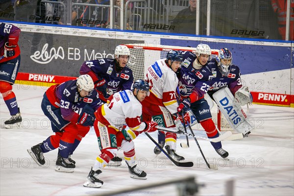 Game scene Adler Mannheim against Duesseldorfer EG (PENNY DEL, German Ice Hockey League)