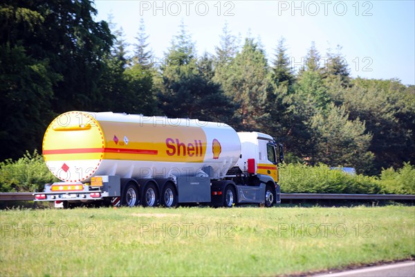 Shell truck on the motorway (A 6 between Mannheim and Kaiserslautern)