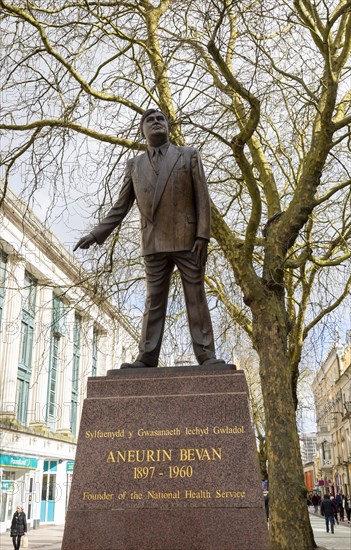 Statue bronze sculpture of politician Aneurin Bevan 1897-1960 in Queen Street, Cardiff, South Wales, UK by Robert Thomas