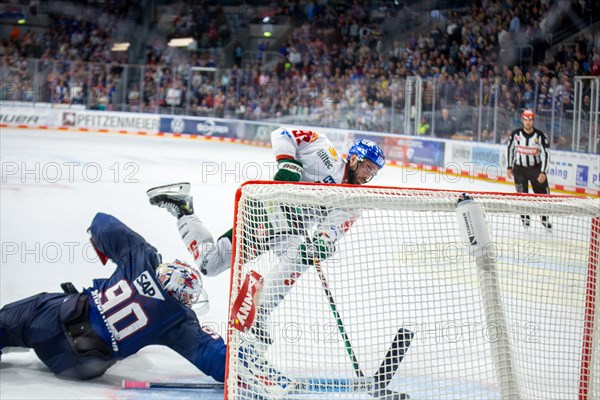 Game scene Adler Mannheim against Augsburg Panther (PENNY DEL, German Ice Hockey League)