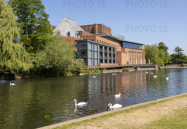 Royal Shakespeare Company theatre, River Avon, Stratford-upon-Avon, Warwickshire, England, UK