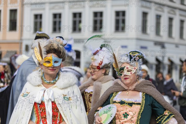 LUST & PASSION & JOY OF LIFE, for the joy of the masquerade, the Elbvenezian Carnival took place in Dresden on the weekend in front of Rose Monday. The highlight was the joint stroll through the historic centre with masks in robes in the style of the Elbe Venetian Carnival from the Neumarkt through the Altmarktgalerie, the Schlossstrasse, through the Stallhof, along the Fuerstenzug, onto the Bruehlsche Terrasse and into the Bruehlsche Garten, Dresden, Saxony, Germany, Europe