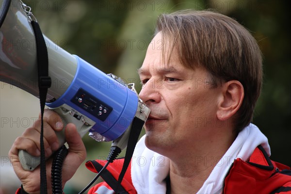 Corona protests in Mannheim: Several hundred opponents of the current corona measures gather at a rally organised at short notice. Among the speakers was Dr Bodo Schiffmann