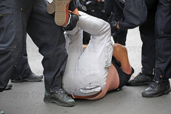 Berlin: The planned lateral thinker demo for peace and freedom against the corona measures of the federal government was banned. Several arrests were made