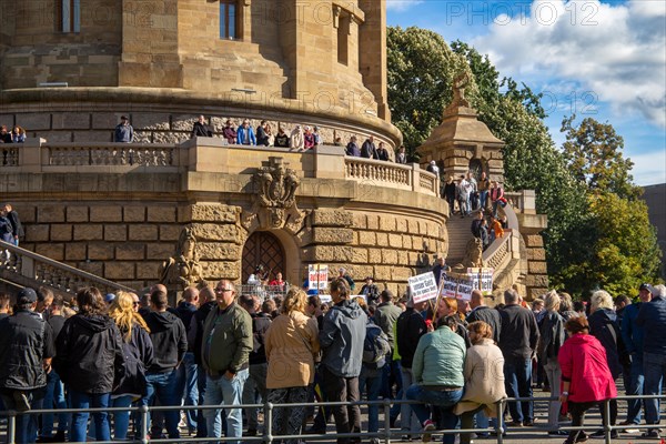 Citizens' protests in Mannheim. Among other things, the participants held signs to protest against arms deliveries, Russia sanctions and the associated energy crisis