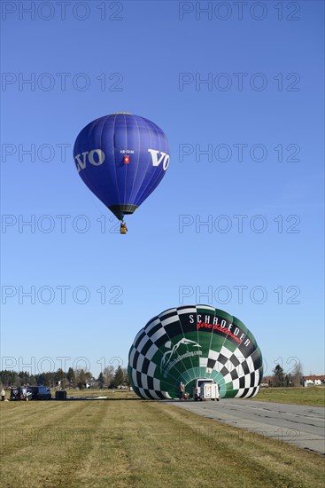 Hot air balloon starts at the airfield, Montgolfiade Tegernseer Tal, Balloon Week Tegernsee, Warngau, Bavarian Oberland, Upper Bavaria, Bavaria, Germany, Europe