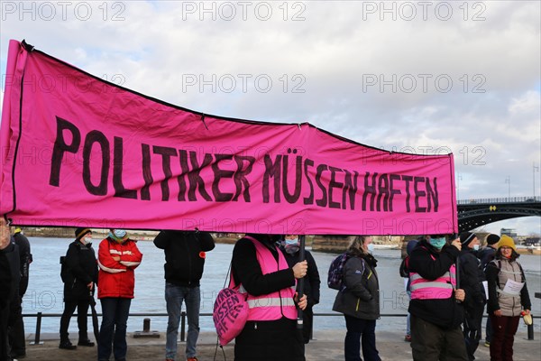 Mainz: A demonstration against the coronavirus measures took place under the slogan One year of lockdown policy - enough is enough . It was organised by private individuals. Demonstrations were held in all state capitals on this day