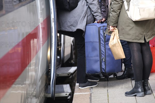 Stopping ICE at Mannheim main station with passengers boarding and alighting