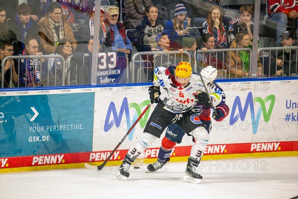 Game scene Adler Mannheim against Fischtown Pinguins Bremerhaven (PENNY DEL, German Ice Hockey League)