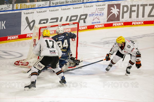 Game scene Adler Mannheim against Loewen Frankfurt (PENNY DEL, German Ice Hockey League)