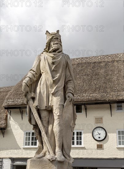 Statue of King Alfred the Great, Pewsey, Wiltshire, England, UK