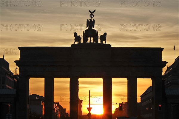 Sunrise at the Brandenburg Gate, Berlin, 30/03/2021