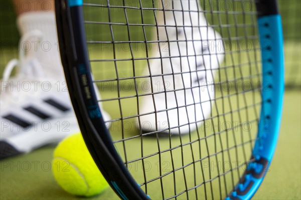 Tennis symbol: close-up of a tennis player in the hall