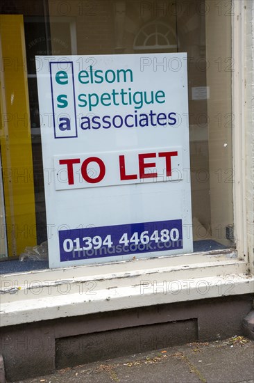 To Let estate agent sign in empty shop window, Elsom Spettigue Associates, Woodbridge, Suffolk, England, United Kingdom, Europe