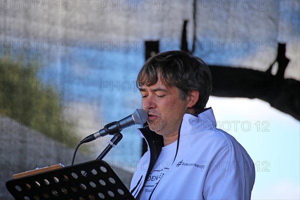 Karlsruhe: Michael Ballweg speaks at the Corona protests against the measures taken by the federal government. The protests were organised by the Querdenken 721 Karlsruhe initiative