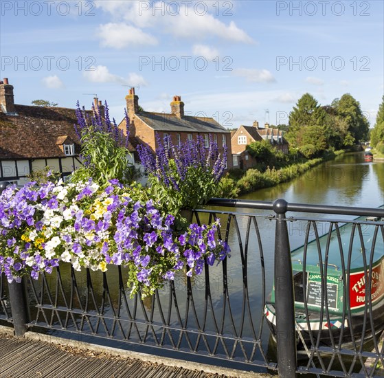 Kennet and Avon canal in town centre of Hungerford, Berkshire, England, UK