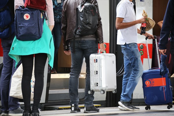 Stopping ICE at Mannheim main station with passengers boarding and alighting