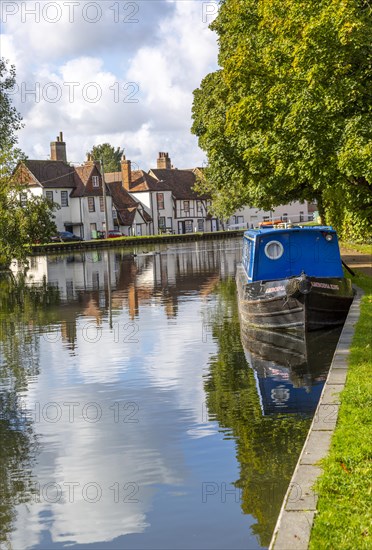 Narrow boat on the Kennet and Avon canal in the town centre of Newbury, Berkshire, England, UK