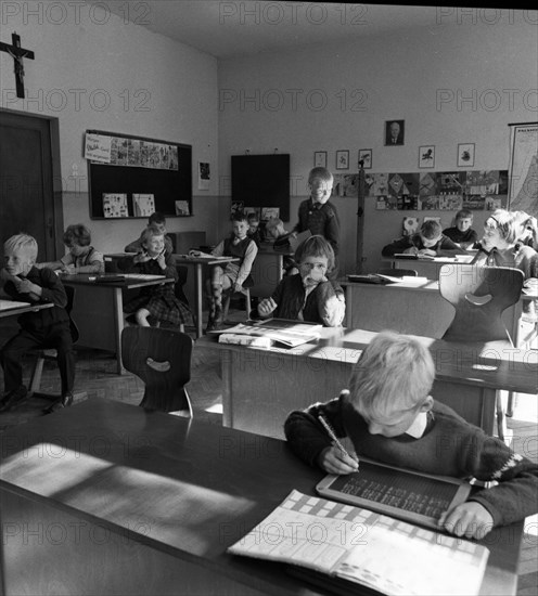 DEU, Germany, Dortmund: Personalities from politics, economy and culture from the years 1965-71. Sauerland. Village school 1st grade ca. 1965-6 with pupils of several years, Europe