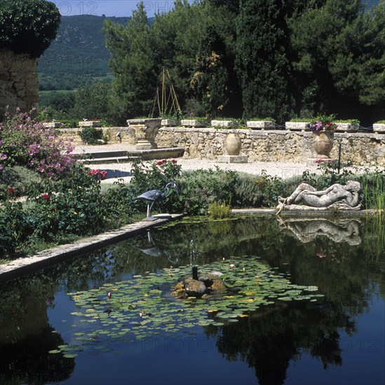 Renaissance castle garden of Lourmarin, Parc Naturel Regional du Luberon, Luberon, Provence, France, Europe
