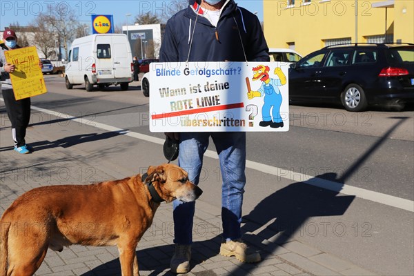 Rally against the corona measures: Demonstrators express their criticism of the corona policy with an authorised sign campaign in Industriestrasse in Ludwigshafen