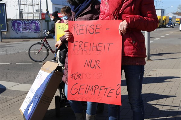 Rally against the corona measures: Demonstrators express their criticism of the corona policy with an authorised sign campaign in Industriestrasse in Ludwigshafen