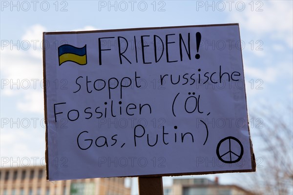 Peace demonstration against the war in Ukraine in the cities of Ludwigshafen and Mannheim with a joint closing rally in the courtyard of honour at Mannheim Palace